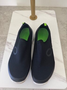 OOFOS women’s Black Slip-On Sneakers with Green Insole